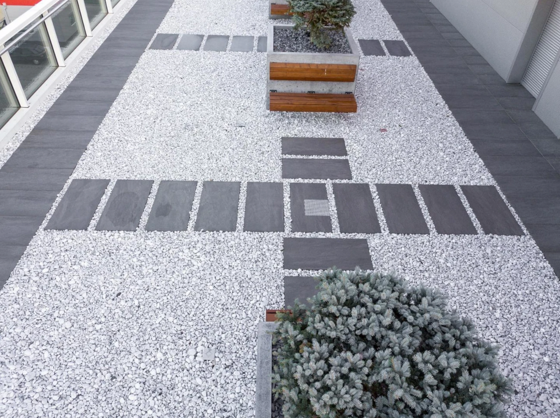 Grys czy otoczak – co wybrać do swojego ogrodu?