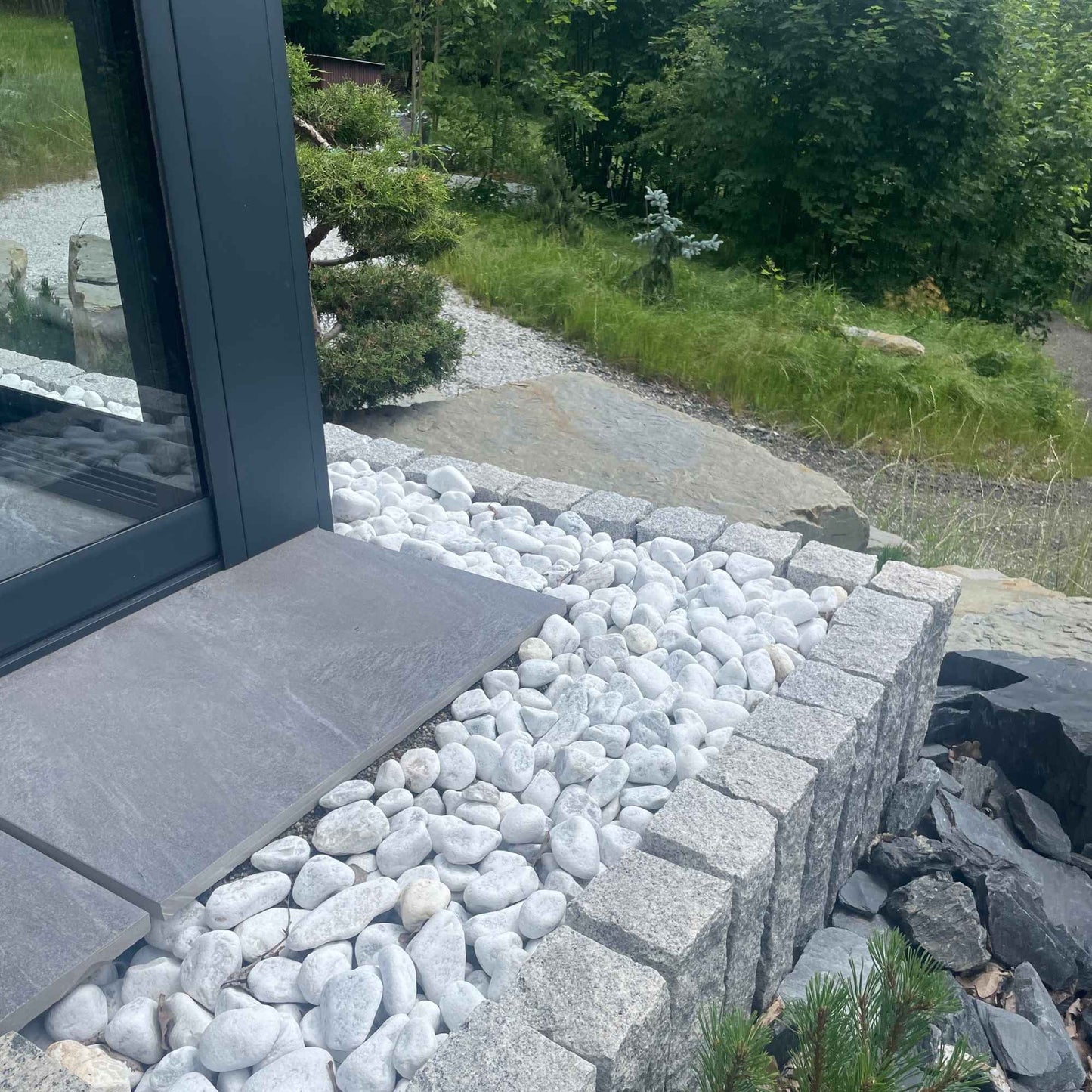 Otoczak Bianco Carrara